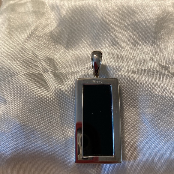 Elegant sterling silver Silpada pendant black center with beautifully cut facets - Picture 2 of 2